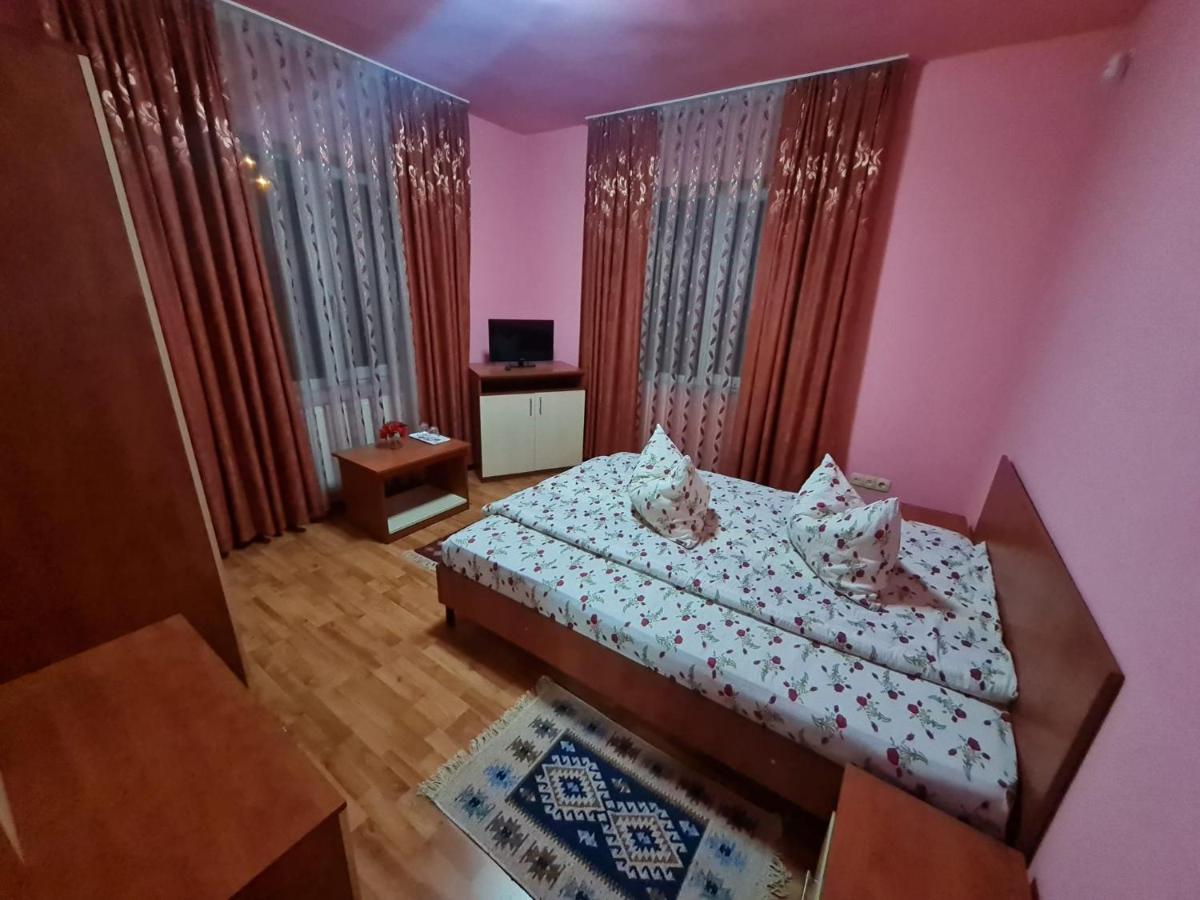 Pensiunea Sanziana Hotel Oradea Buitenkant foto
