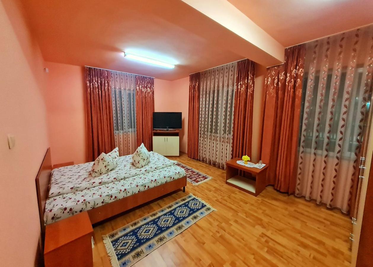 Pensiunea Sanziana Hotel Oradea Buitenkant foto