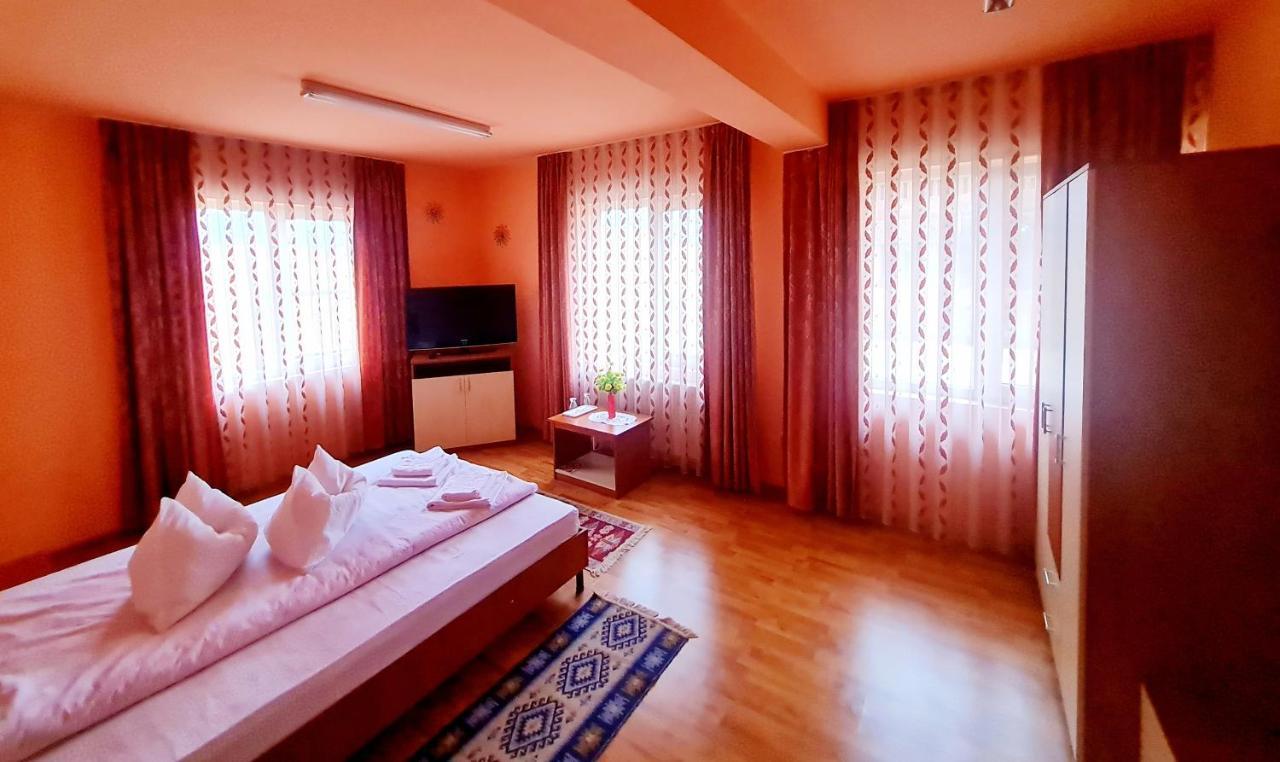 Pensiunea Sanziana Hotel Oradea Buitenkant foto